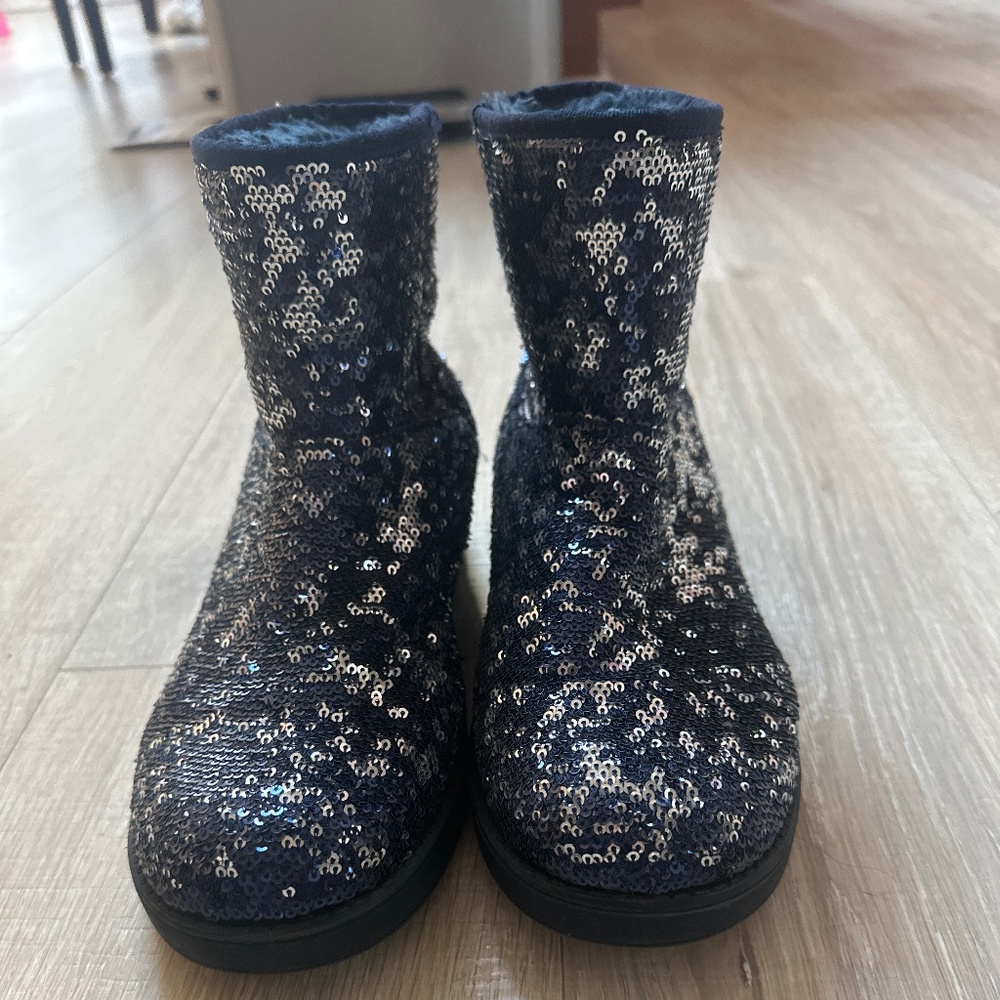Guess cozy boots